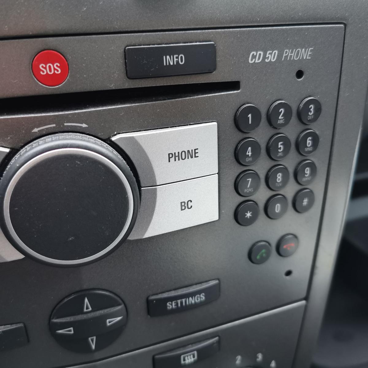 Opel Astra H Caravan Autoradio Radio CD 50 Phone mit Test mit Code