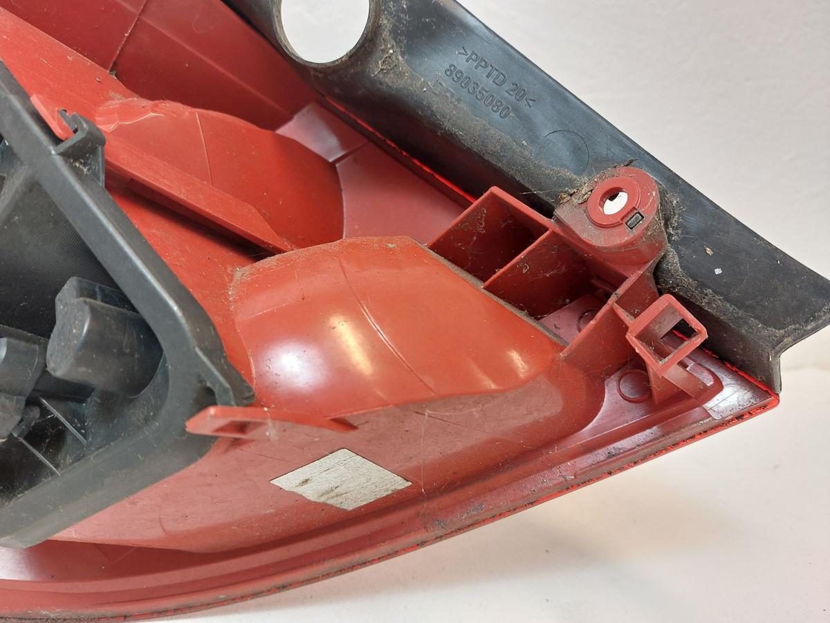 Renault Clio III R Rückleuchte Schlussleuchte Rücklicht hinten rechts mit Träger Renault Clio III R Rückleuchte Schlussleuchte Rücklicht hinten rechts mit Träger