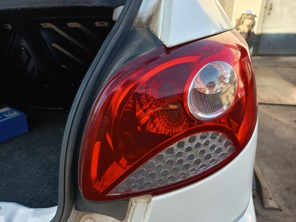 Peugeot 206+ original R&uuml;ckleuchte rechts Heckschlusslicht Bj 2009
