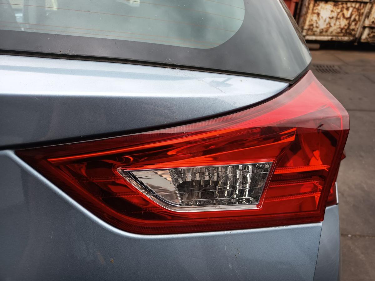 Toyota Auris E18 Limo original R&uuml;ckleuchte rechts innen Heckschlusslicht Bj2013