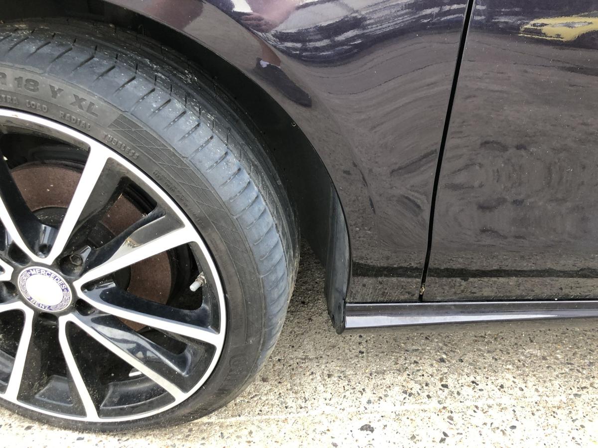 Mercedes CLA C117 bis 16 Kotfl&uuml;gel vorn links Fahrerseite Seitenwand Delle 592