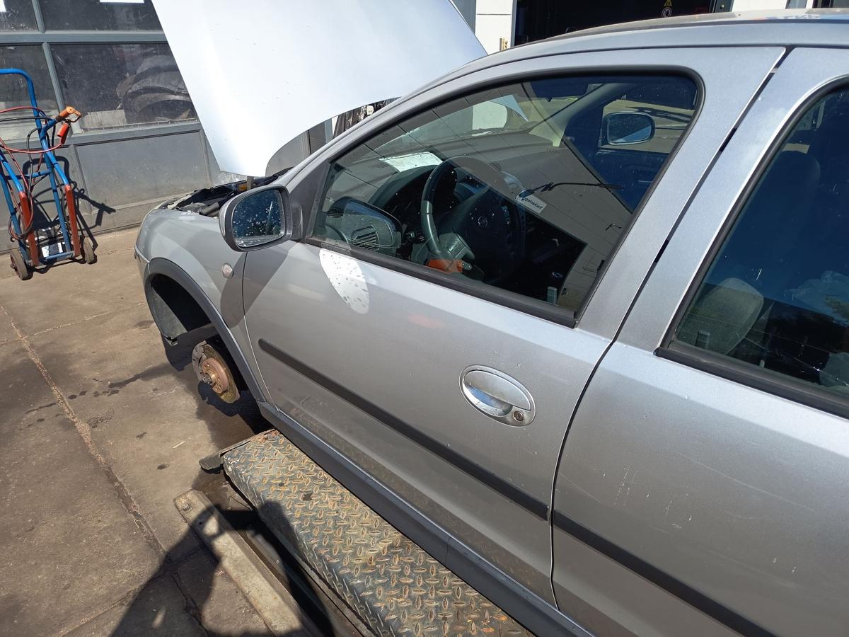 Opel Corsa C original T&uuml;r vorn links Fahrer Z157 Starsilber Bj 2005