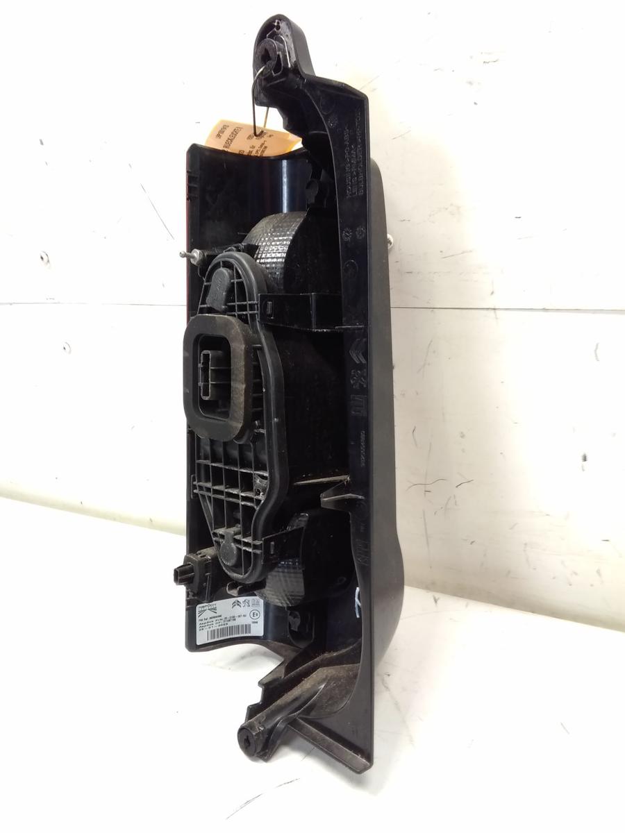 Opel Combo E Cargo original R&uuml;ckleuchte Heckleuchte rechts Bj.2023 f&uuml;r Heckt&uuml;ren