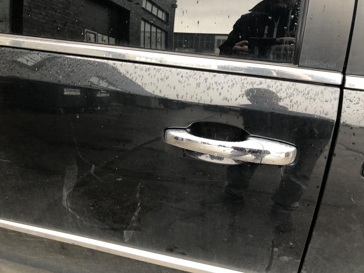 Chrysler Grand Voyager RT Schiebetür hinten rechts im Rohbau QXR schwarz