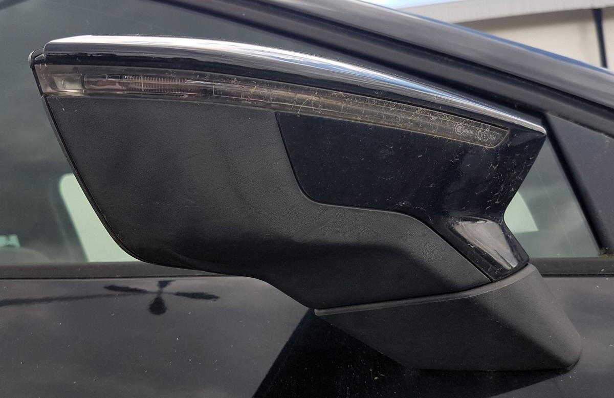 Seat Leon 5F Au&szlig;enspiegel rechts in LZ9Y Phantomschwarz Met Bj14 elek Anklappbar