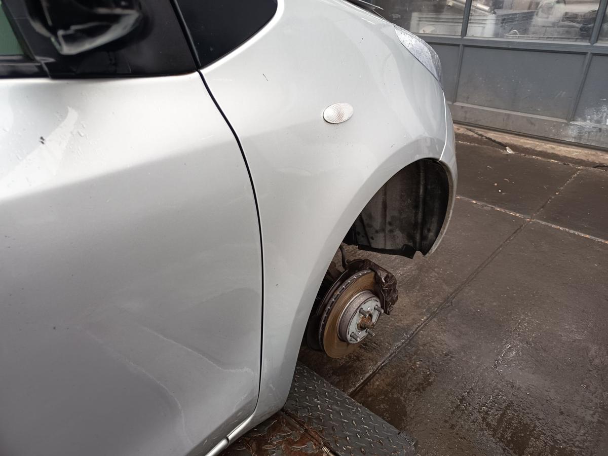 Toyota Yaris XP9 original Kotflügel rechts Seitenteil 1E7 Silver pearl Bj 2006