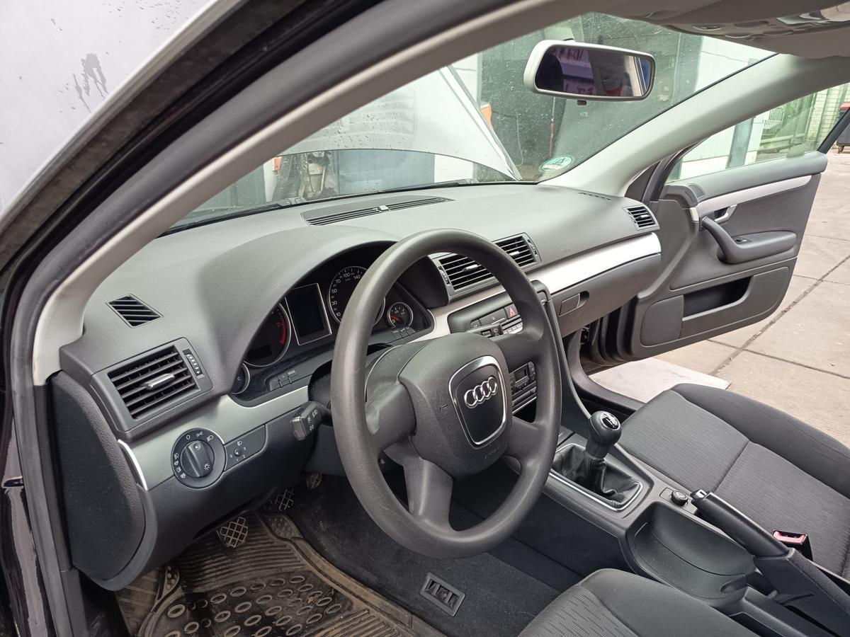 Audi A4 8E original Armaturenbrett Instrumententafel Schalttafel 8E1857041T