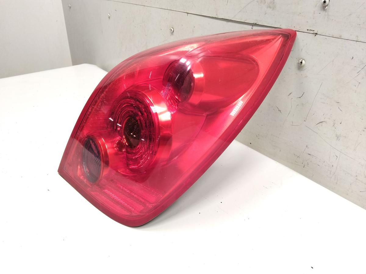 Nissan Primera P12 Hatchback R&uuml;ckleuchte Heckleuchte rechts mit M&auml;ngeln Bj.2006