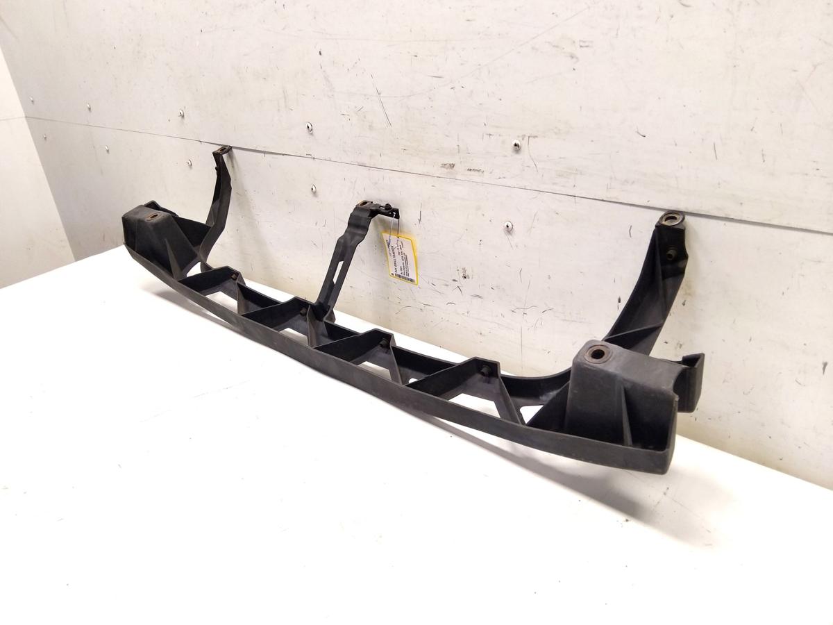 VW Passat 3BG original Grilltr&auml;ger St&uuml;tzteil Sto&szlig;f&auml;nger vorn oben Bj.2001