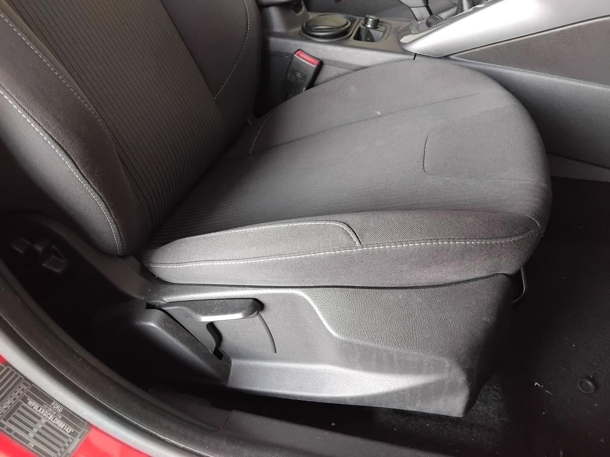 Ford Focus 3 DYB orig Sitz vorn rechts Beifahrersitz 5-t&uuml;rig BJ2013 Stoff d-grau