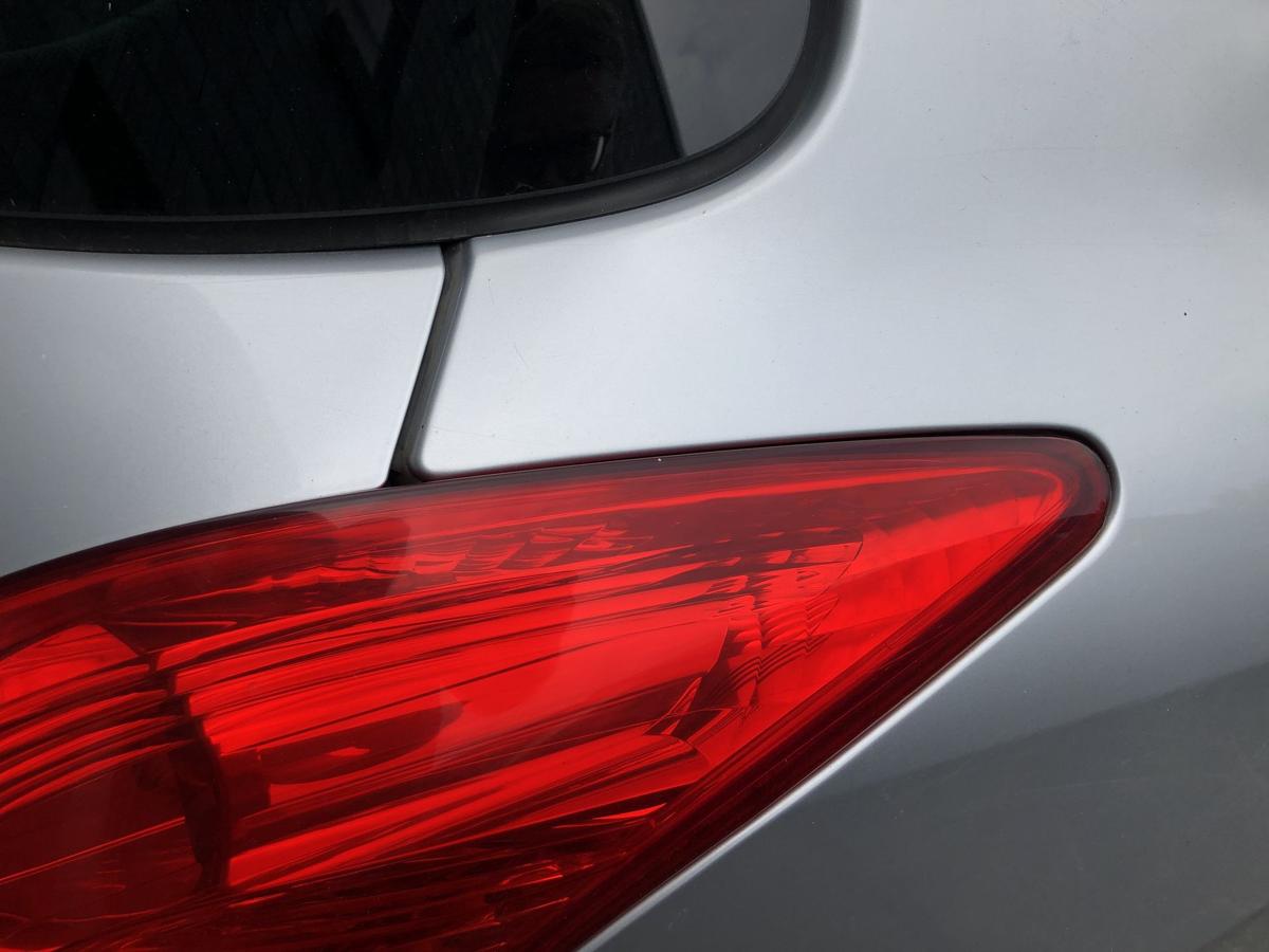 Peugeot 308 4E 4H SW Rückleuchte rechts Rücklicht Heckleucht 2 kleine Sprünge
