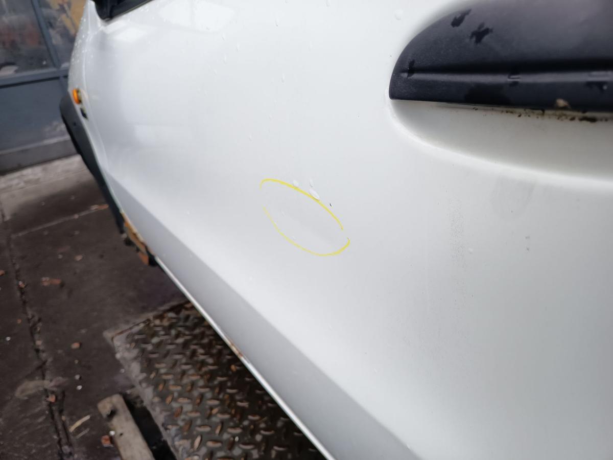 Fiat Strada I original T&uuml;r links Fahrer wei&szlig; uni Bj 2001