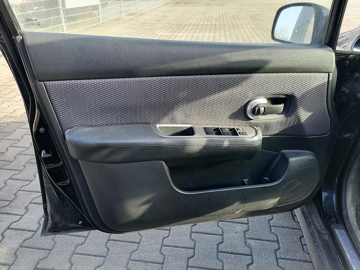 Nissan Tiida Tür vorn links Fahrertür Schwarz Stufenheck BJ04-11