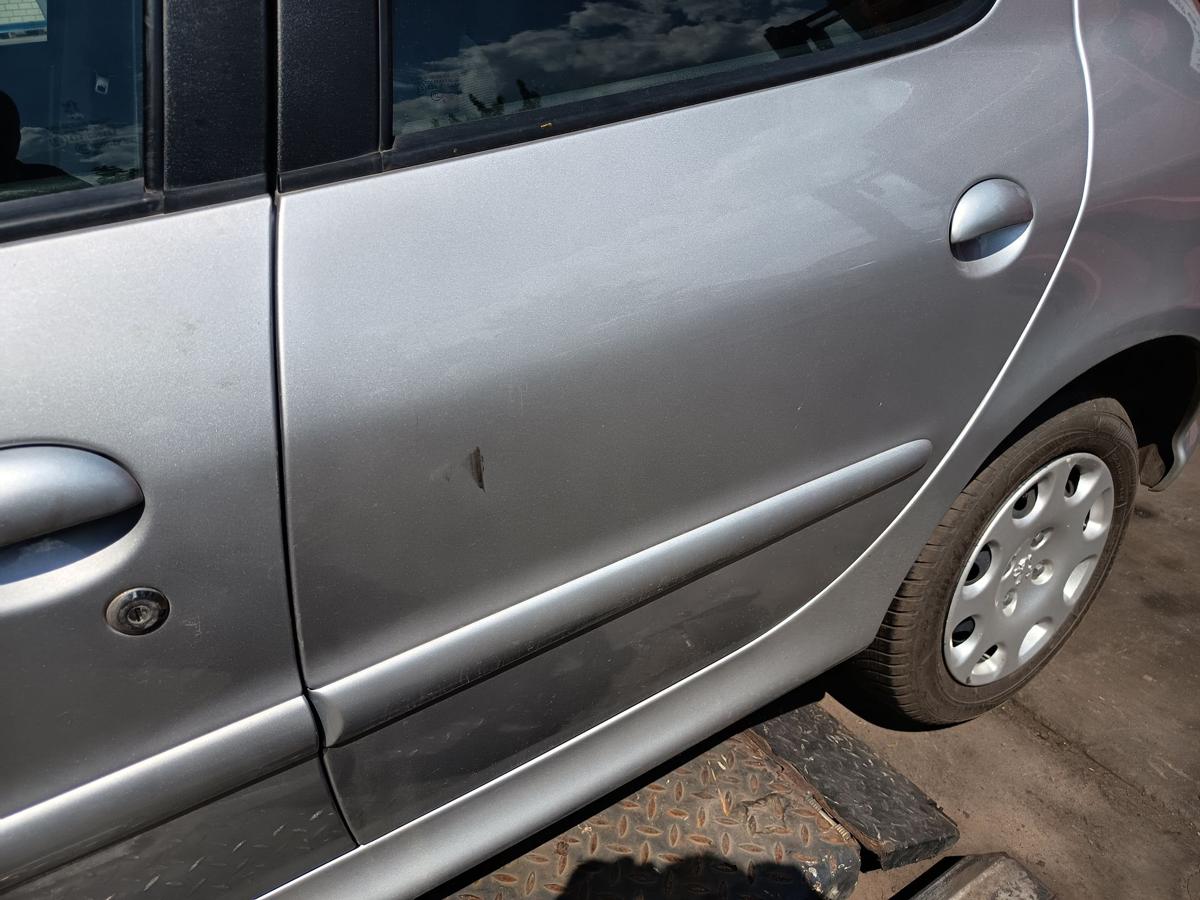 Peugeot 206 orig Tür hinten links 5trg EZR Silber Bj 2005