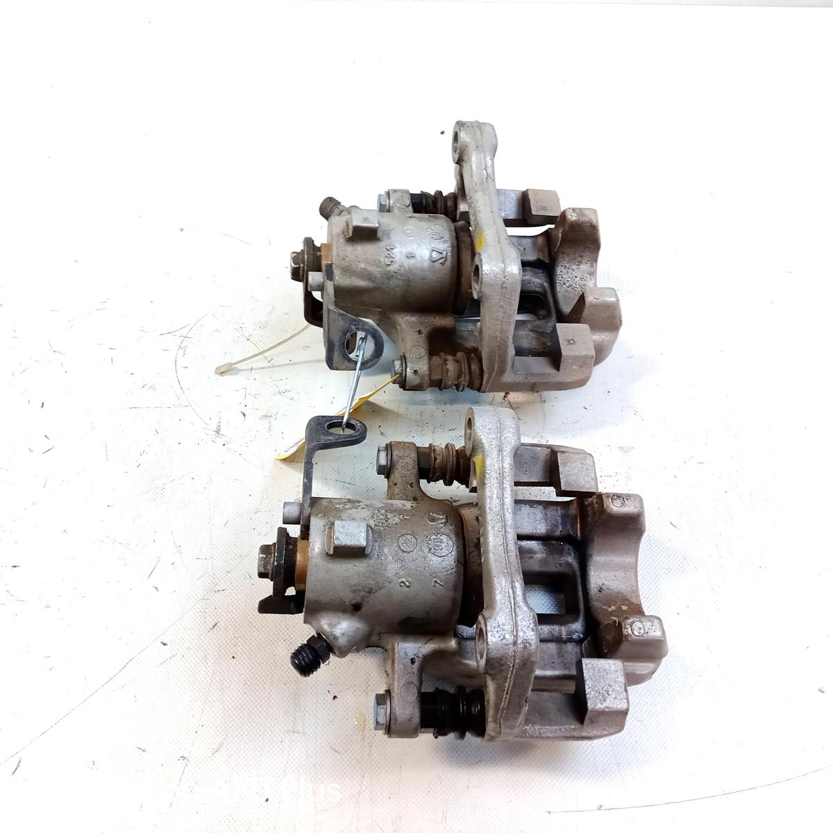 VW Bora 4-Motion original Satz Bremss&auml;ttel Hinterachse links und rechts Bj.2000