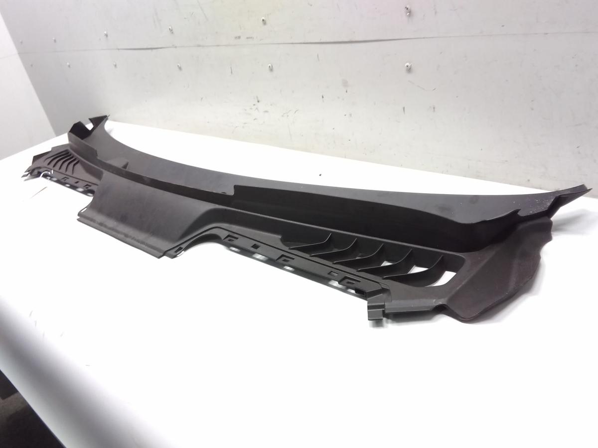 Porsche Macan 2 XAB 95C original Plastikabdeckung Windlauf 95C819401J Bj.2024 Porsche Macan 2 XAB 95C original Plastikabdeckung Windlauf 95C819401J Bj.2024