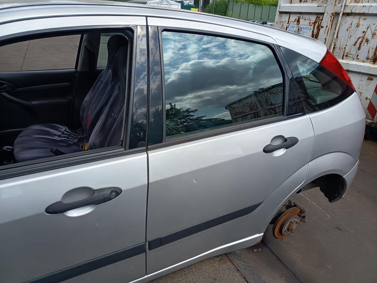 Ford Focus DAW original Roht&uuml;r T&uuml;r hinten links Polar Silber 5 T&uuml;rer Baujahr 03