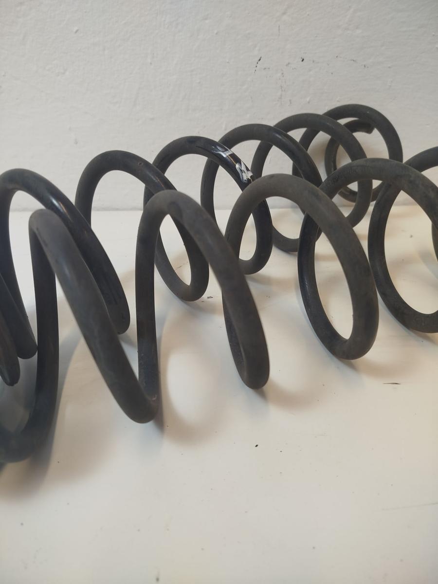 VW Golf Sportsvan AUV ab17 Satz Hinterachsfedern Federn hinten Schraubenfedern