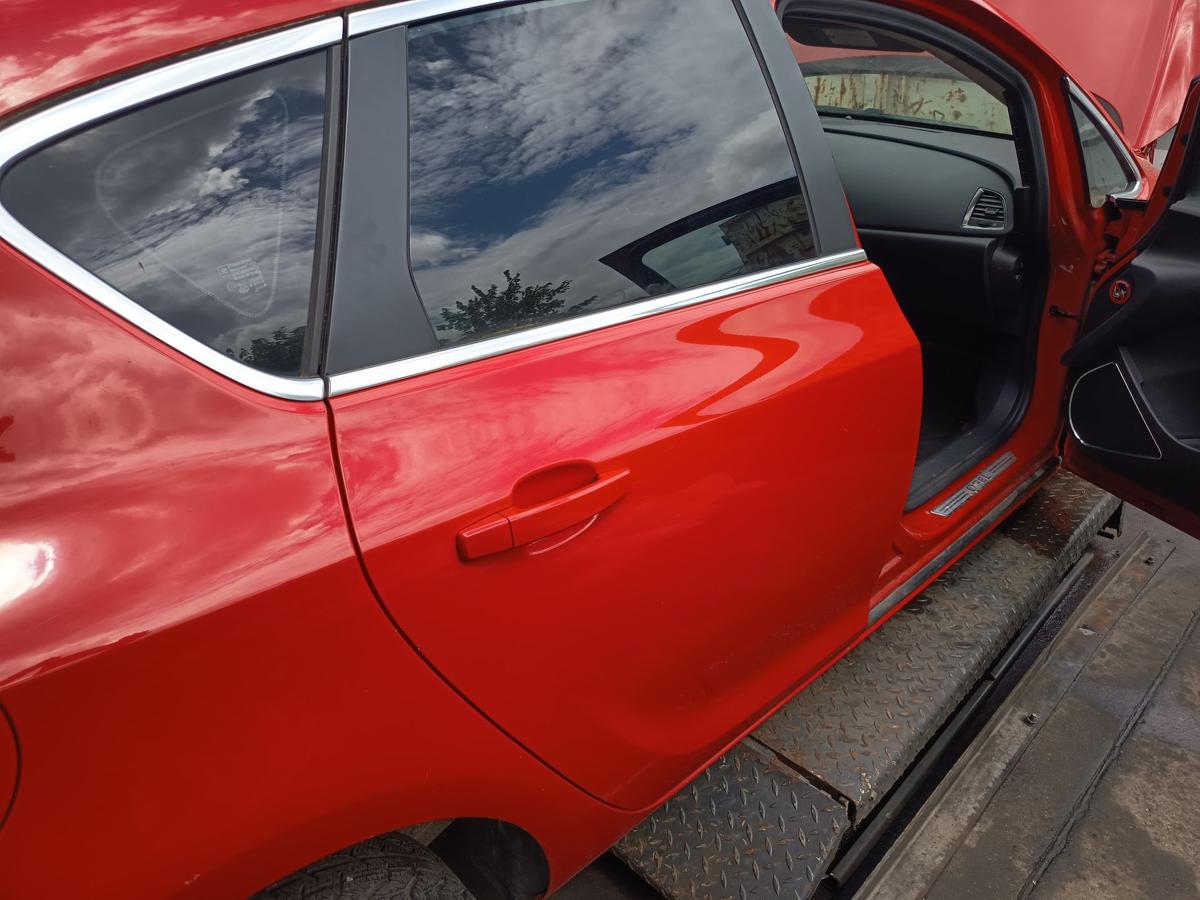 Opel Astra J Limousine T&uuml;r hinten rechts Fond Z50B Power red Bj 2010