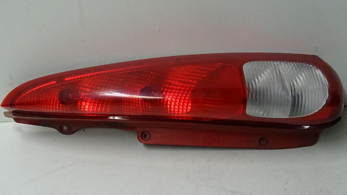 Daewoo Rezzo Bj2004 Rückleuchte Rücklicht rechts in rot weiss