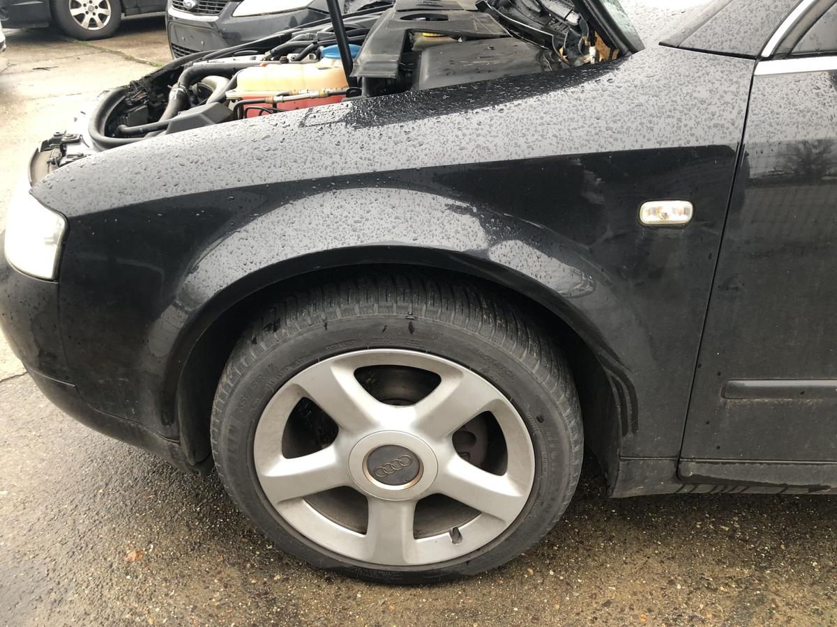 Audi A4 8E B6 Limo Kotflügel links Fender Radabdeckung LZ9W Radverkleidung