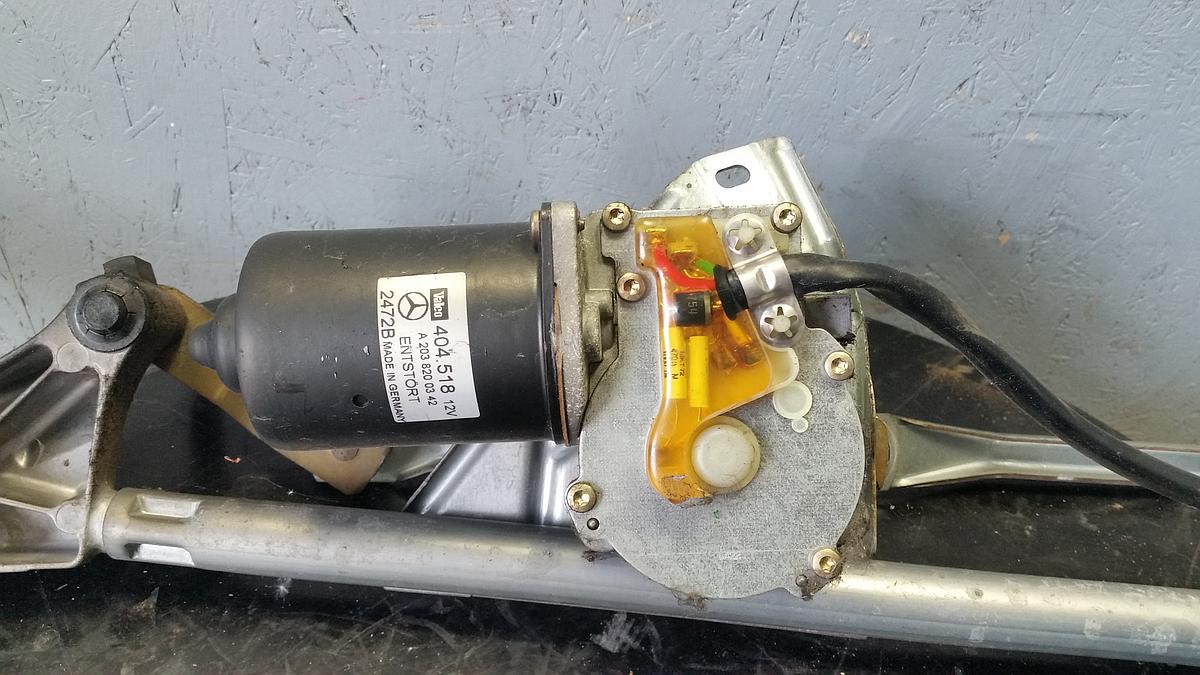 Mercedes Benz S203 Bj 2003 orig Wischermotor vorn mit Wischergest&auml;nge