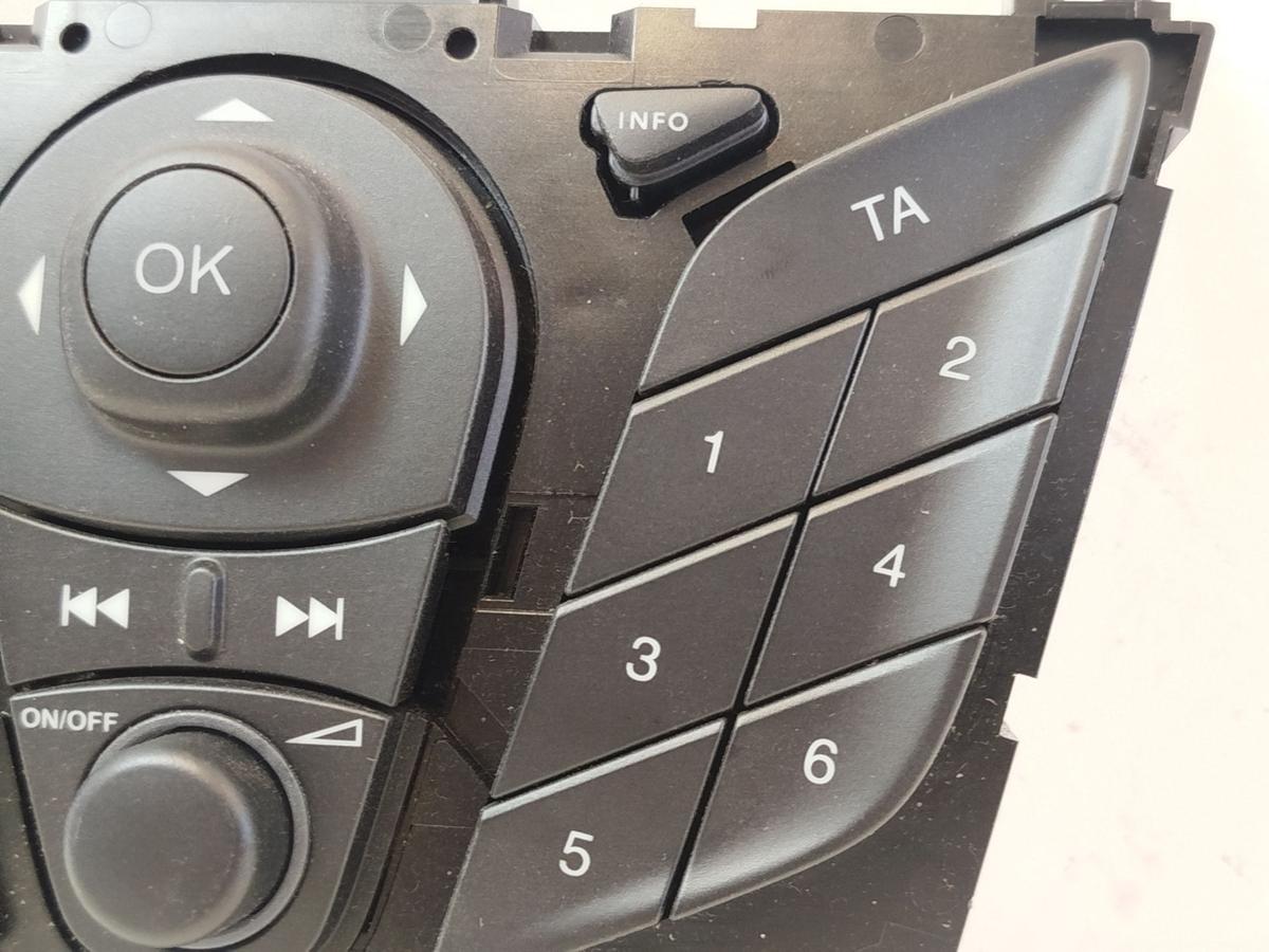 Ford Fiesta JA8 Autoradio AHU Radio mit Bedienteil Originalteil Radio
