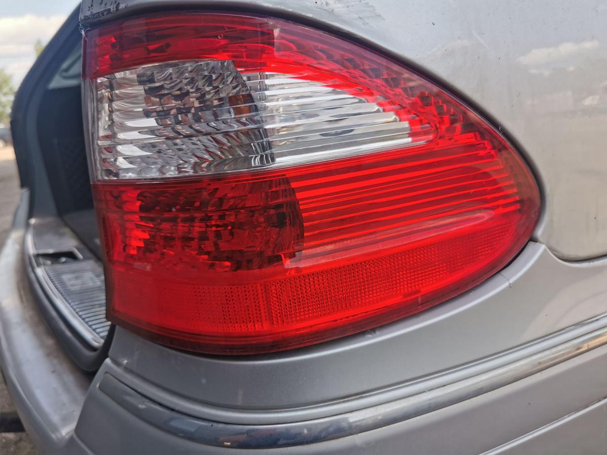Mercedes E Klasse S211 Rückleuchte Schlussleuchte Rücklicht aussen rechts Kombi