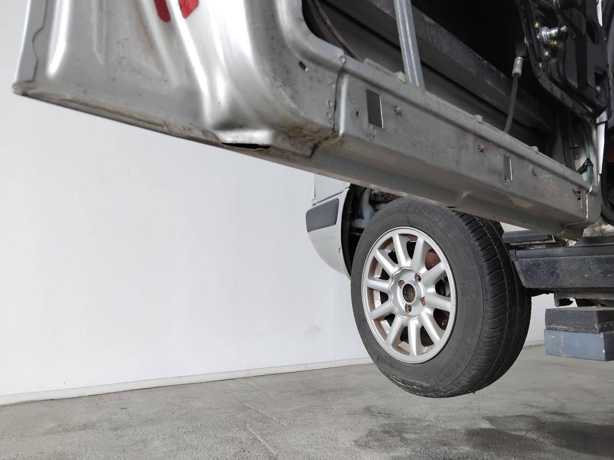 Audi 80 B4 T&uuml;r vorn links Fahrert&uuml;r LY7T Kristallsilbermetallic BJ1992