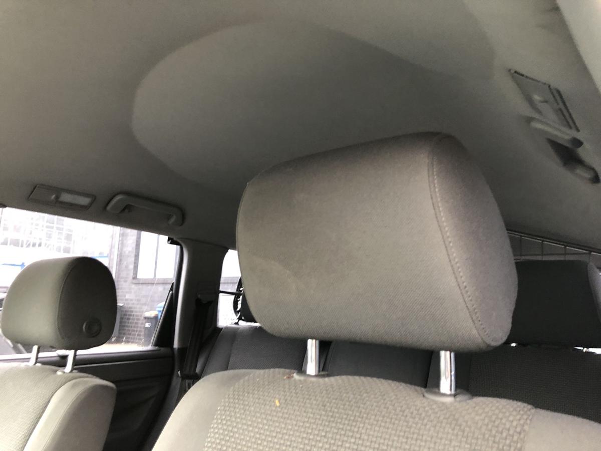 VW Touareg 7L Sitz vorn links Fahrersitz Stoff mit Heizung