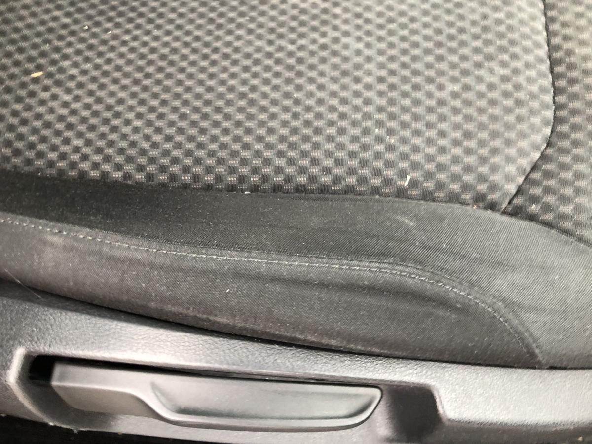 VW Passat 3C B7 Variant Sitz vorn rechts Beifahrersitz Stoff Heizung Autositz