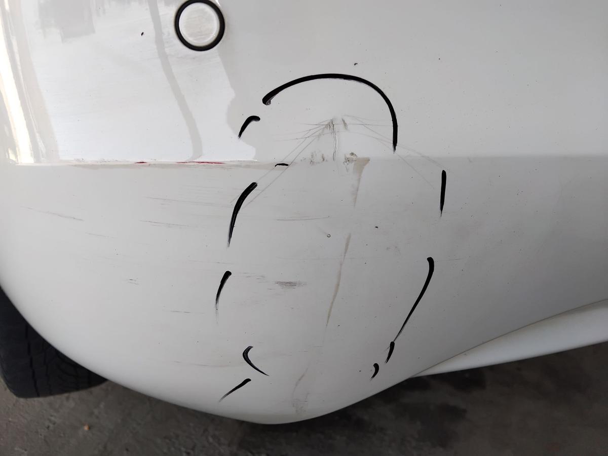 Citroen C-Elysee original Stossf&auml;nger Sto&szlig;stange hinten PDC besch&auml;digt BJ2015