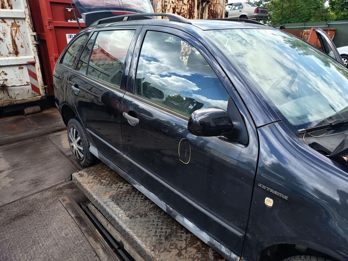 Skoda Fabia 6Y original T&uuml;r vorn rechts Beifahrer Rohbau F9R Black Magic Bj 2004