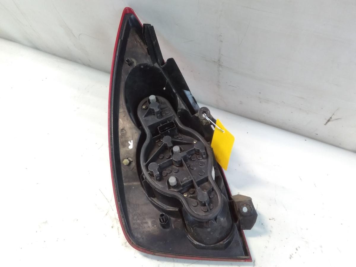 Nissan Primera P12 orig. R&uuml;ckleuchte Heckleuchte rechts 5-t&uuml;rig Flie&szlig;heck BJ2002