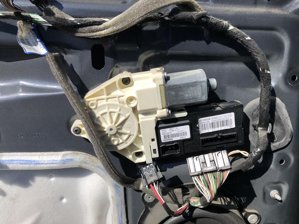 Renault Laguna III original Fensterhebermotor vorn links 807310002R Bj 2010