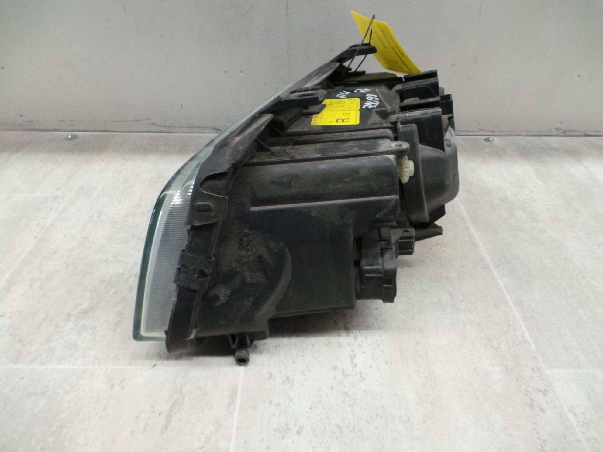 Audi A4 B5 Bj.94-99 Scheinwerfer rechts Lampe vorn 1307022195