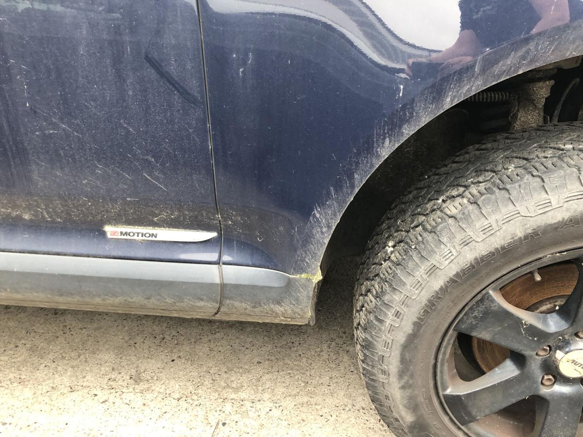 VW Touareg 7L Kotfl&uuml;gel vorn rechst Beifahrerseite Seitenwand LA5G Perlblau