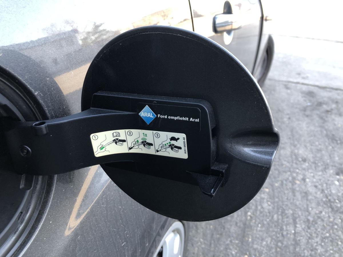 Ford Focus DYB CEW Turnier Tankklappe Tankdeckel Tankverschluss Magnetic Grau