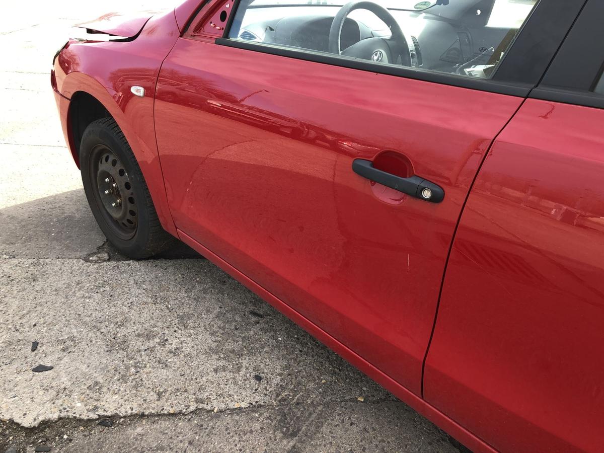 Hyundai i30 FD T&uuml;r vorn links Fahrert&uuml;r im Rohbau JA Shine Red Produktion CZ