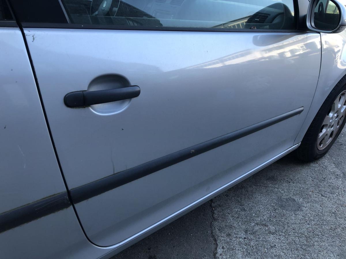 VW Golf 5 V 1K T&uuml;r vorn rechts Beifahrert&uuml;r nur f&uuml;r 3 t&uuml;rer LA7W Reflexsilber