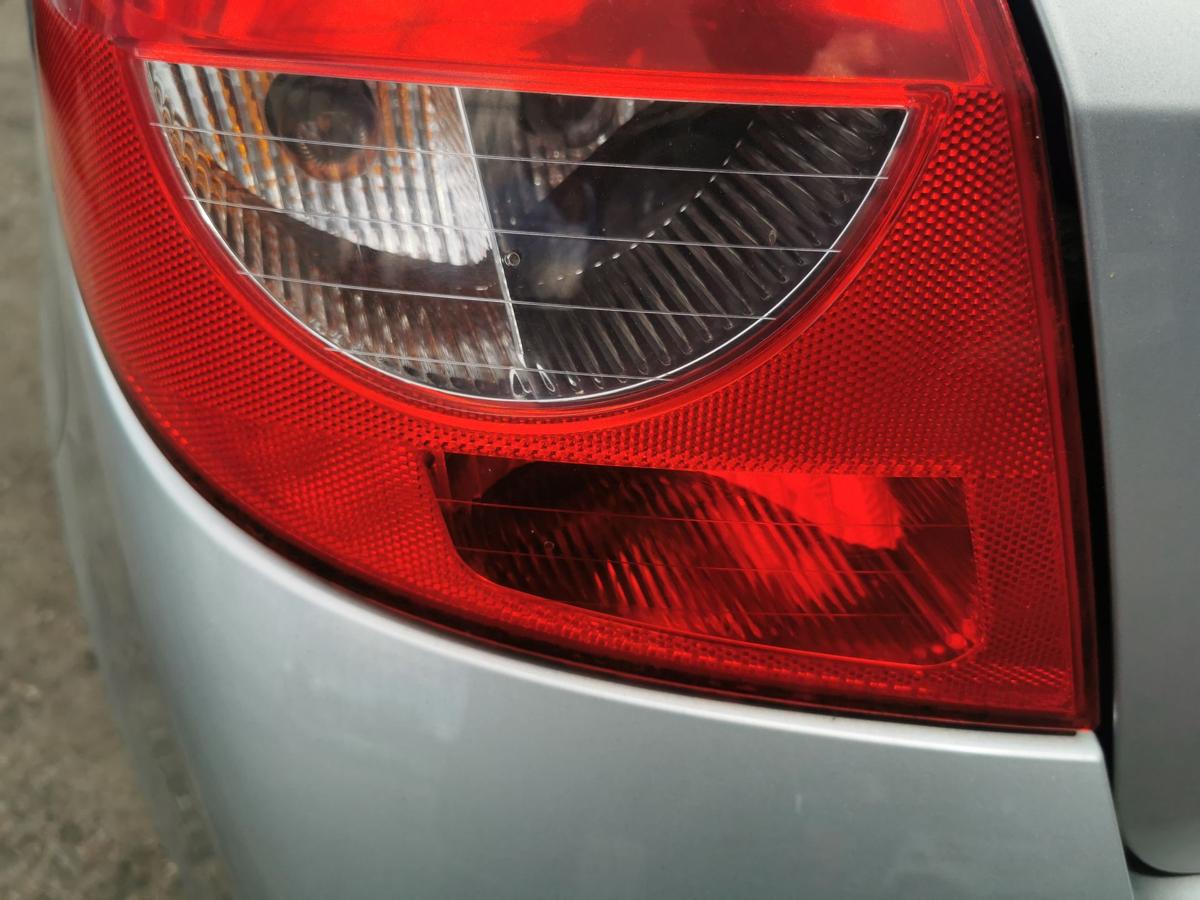 Renault Clio III R Rückleuchte Schlussleuchte Rücklicht hinten links 3 Türer