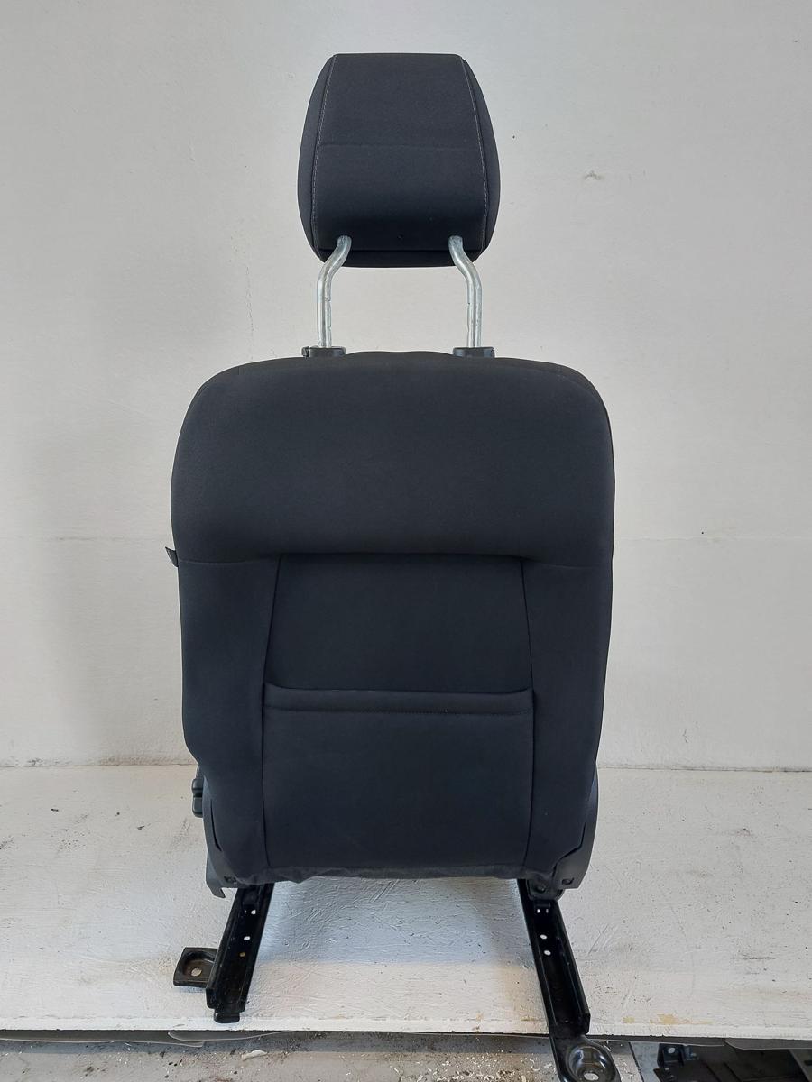 Ford Focus DYB CEW Turnier Sitz vorn links Fahrersitz Stoff ohne Heizung