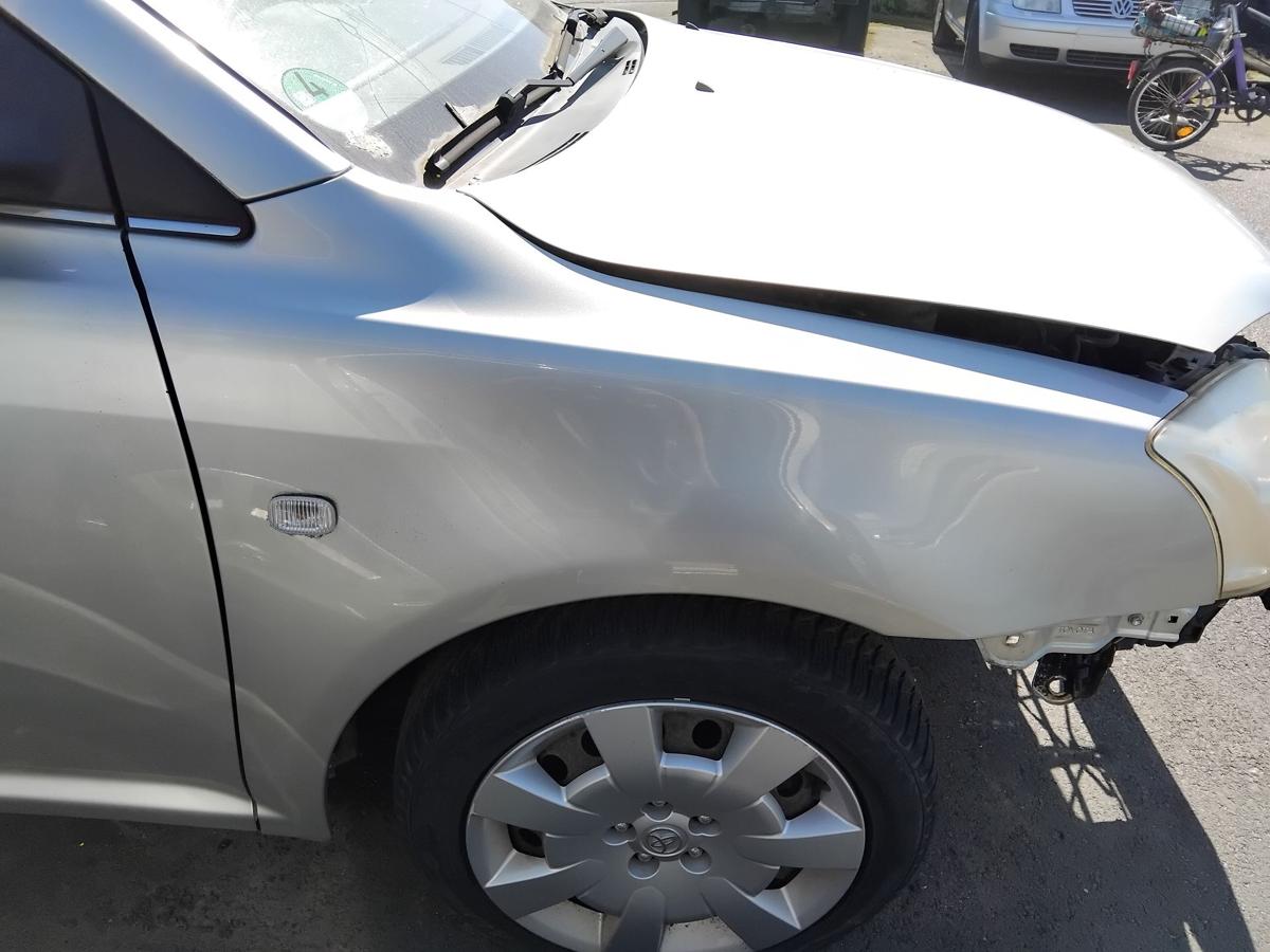 Toyota Avensis T25 original Kotfl&uuml;gel vorn rechts silbermetallic 1C0 BJ2005