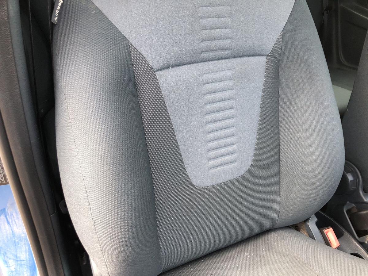 Ford KA RU8 Sitz vorn rechts Beifahrersitz Stoff Heizung Höhenverstellung Autositz