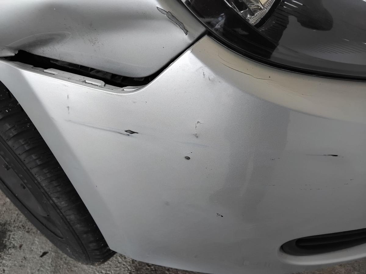 VW Golf 6 original Stoßfänger Stoßstange vorn BJ2009 Mängel LA7W reflexsilber
