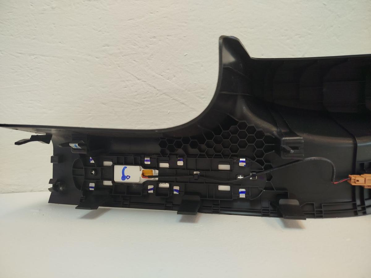 Smart #1 HX11 Pulse Verkleidung Einstieg hinten rechts mit beleuchteter Leiste Smart #1 HX11 Pulse Verkleidung Einstieg hinten rechts mit beleuchteter Leiste