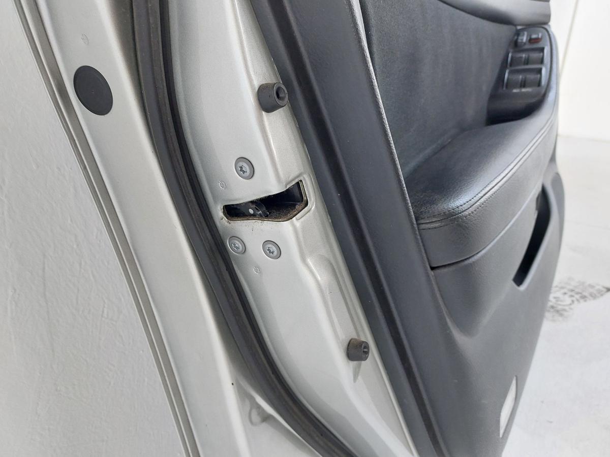 Toyota Avensis T25 Kombi Fahrertür Tür Autotür vorn links 1C0 Radiant Silver Roh