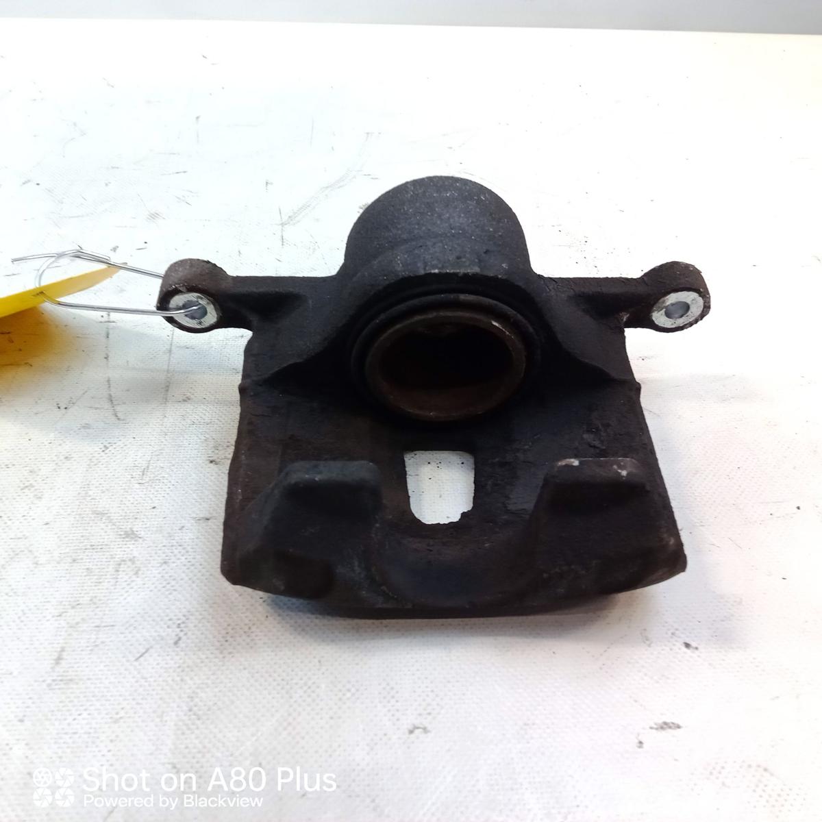 Hyundai i10 III AC3 original Bremssattel Vorderachse links 35507km Bj.2021