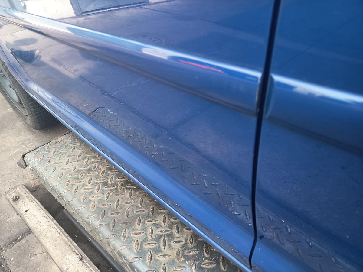 VW Touran GP 1T original T&uuml;r vorn links Fahrer Rohbau L5M Indienblau Bj 2009