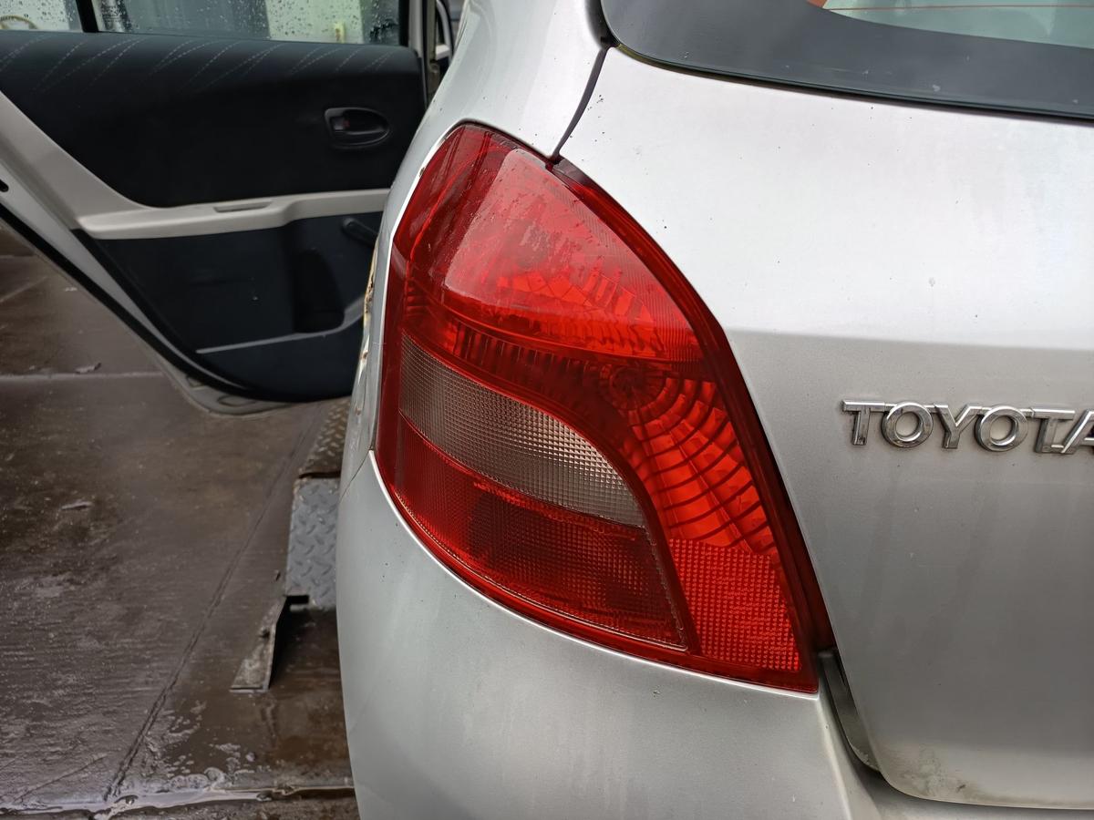 Toyota Yaris XP9 original Rückleuchte links Heck/Schluss/Licht Bj 2006